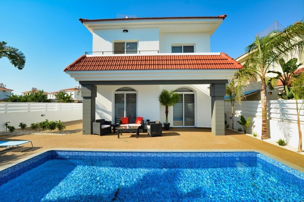 Villa Mario - 2Min Walk From Kapparis Beach Paralimni Eksteriør billede