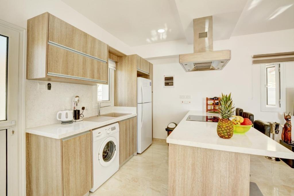 Villa Mario - 2Min Walk From Kapparis Beach Paralimni Eksteriør billede