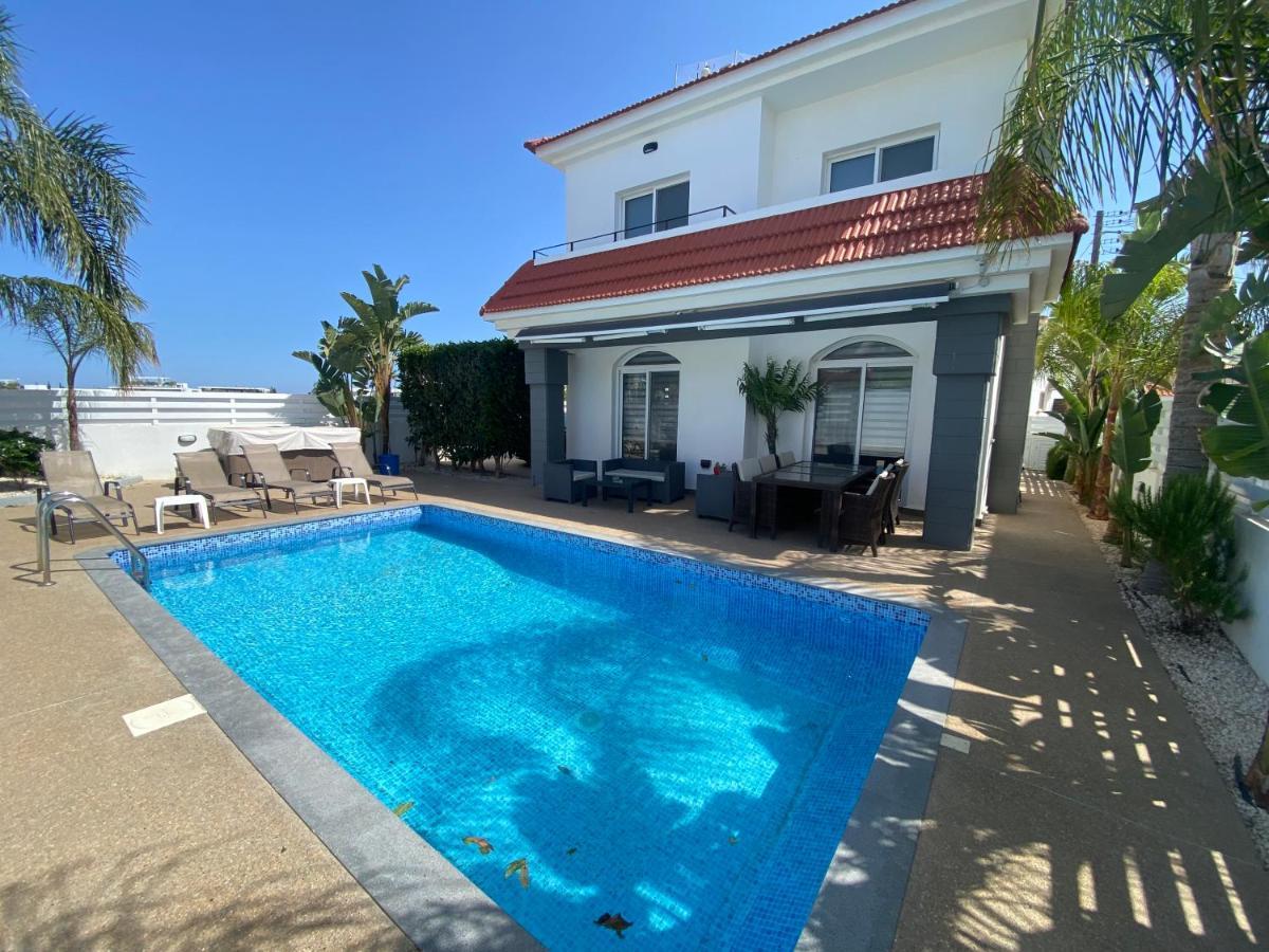 Villa Mario - 2Min Walk From Kapparis Beach Paralimni Eksteriør billede