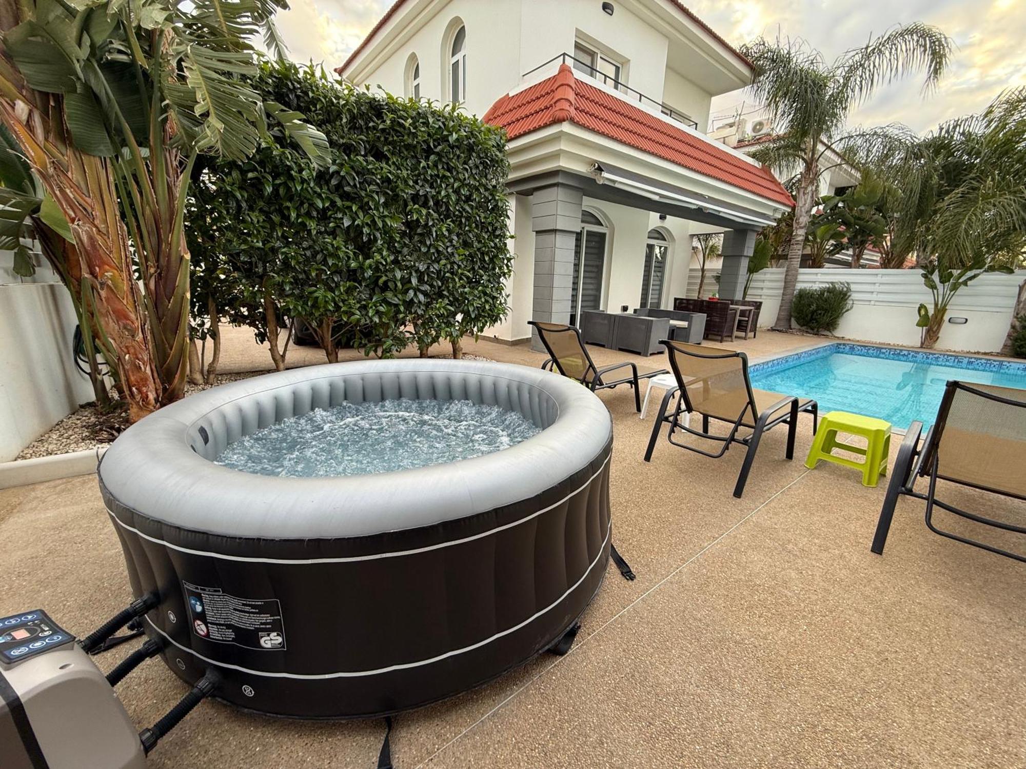 Villa Mario - 2Min Walk From Kapparis Beach Paralimni Eksteriør billede
